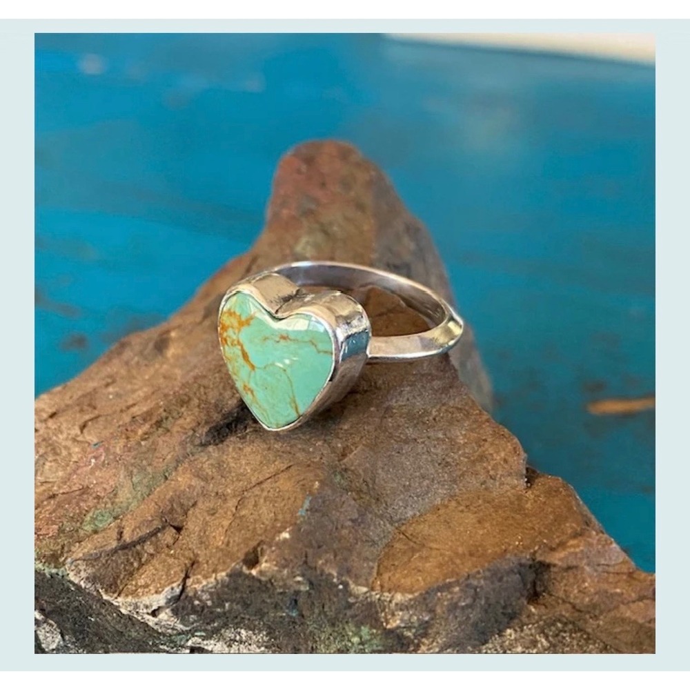 Heart Shaped Kingman Turquoise and Sterling Silver Ring Size 6